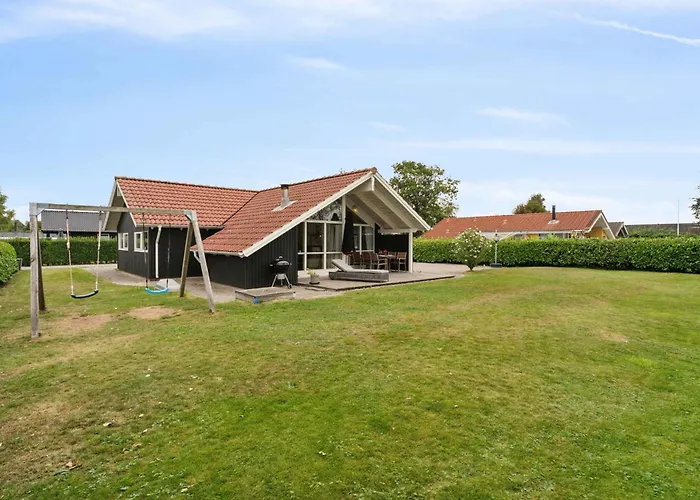 Beachside For The Whole Family * Broager